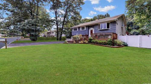 38 Donald St, Holbrook, NY 11741-1109