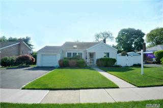 7 Preston Ln, Syosset, NY 11791-4707