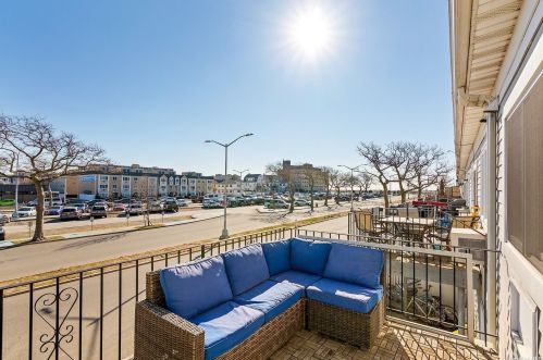 197 Cross Bay Pkwy, Far Rockaway, NY 11693-1336