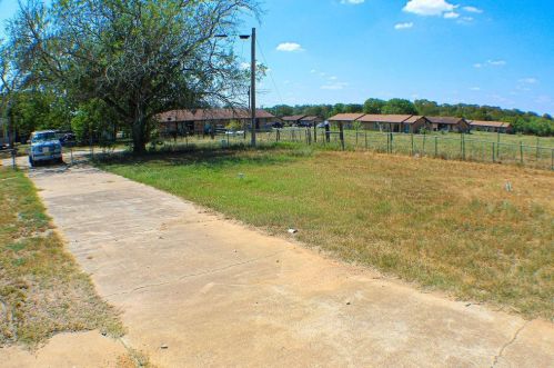 103 3rd St, Thompsonville, TX 78959