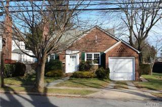 63 East St, Hicksville, NY 11801-3115