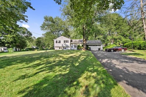 3366 Peter Ln, Yorktown Hgts, NY 10598-1923