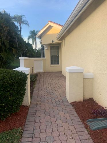 664 Treasure Cv, Fort Pierce, FL 34986-3438