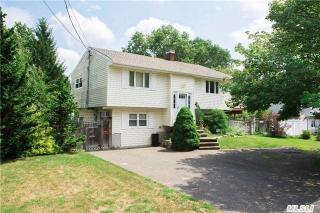 23 Norwalk Ln, Selden, NY 11784-1206