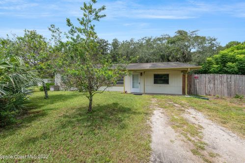 2714 Pine Ave, Mims, FL 32754-2306