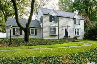 52 Huntington Bay Rd, Hunt, NY 11743-2236