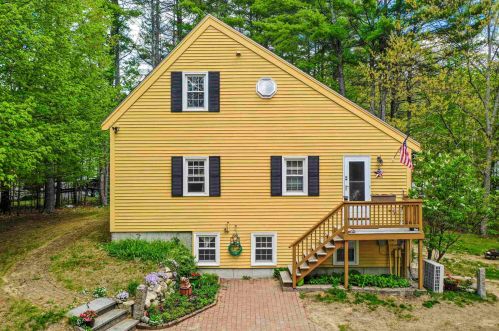 16 Southview Ln, Alton, NH 03810-4769