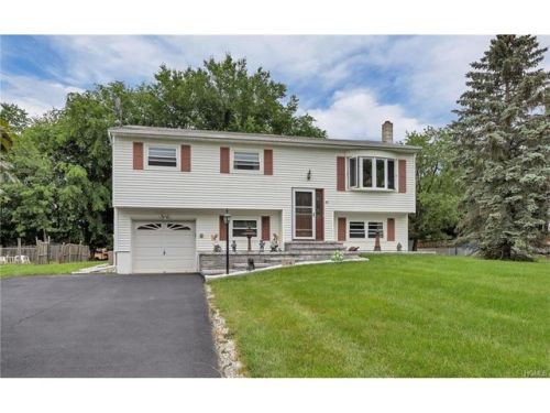 21 Capital Dr, Washingtonville, NY 10992-1301