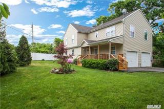 30 Floral Ave, Hunt, NY 11743-5624