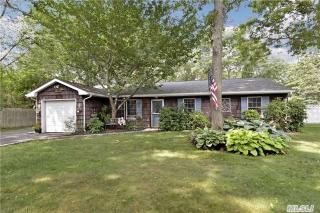 42 Songsparrow Ln, South Setauket, NY 11720-4321