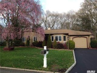 37 Mount Mckinley Ave, Farmingville, NY 11738-2118