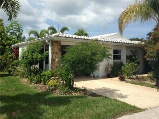 337 Circlewood Dr, Venice, FL 34293-7027