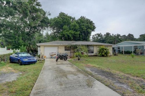 1010 Buckeye Dr, Fort Pierce, FL 34982-7233