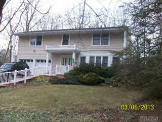 79 Sheryl Cres, Smithtown, NY 11787-1321