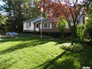 32 Ledgewood Dr, Smithtown, NY 11787-4045