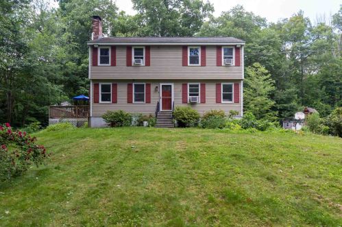 2 Nutmeadow Ln, Derry NH  03038-5617 exterior