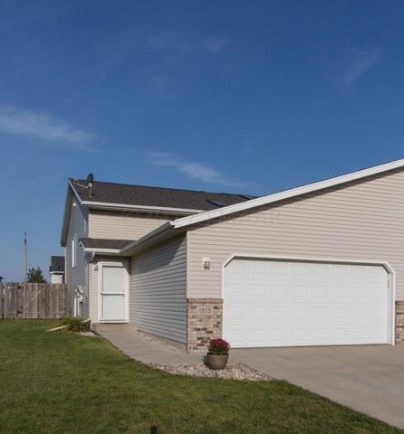 1813 50th St, Fargo, ND 58103-7743