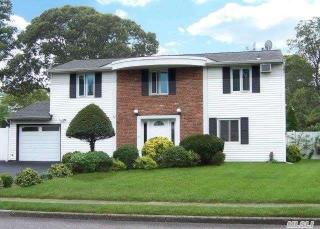 32 Imperial Dr, Selden, NY 11784-1764