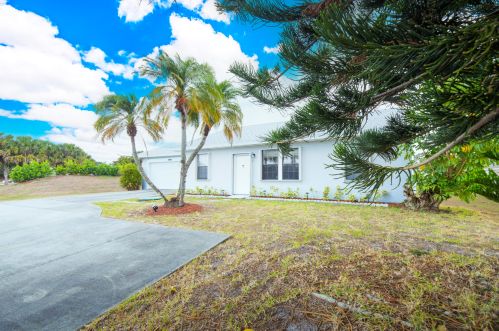 1521 Airoso Blvd, Fort Pierce, FL 34983-3003