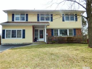 11 Carnegie Dr, Smithtown, NY 11787-2028