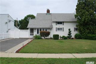 25 Orchid Rd, Plainedge, NY 11756-2027