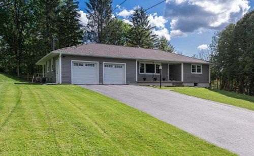 68 Martin Rd, Pleasant Valley, NY 12569-7939