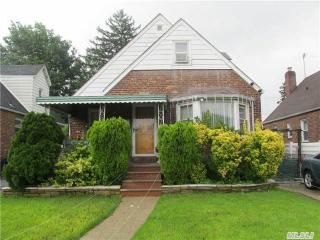 82 Sussex Rd, Floral Park, NY 11003-1423