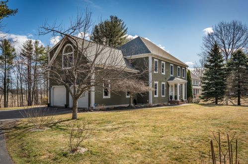 24 Jeffrey Dr, York, ME 03909-5155