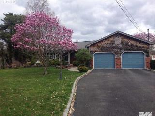 5 Laurel Dr, Smithtown, NY 11787-3906