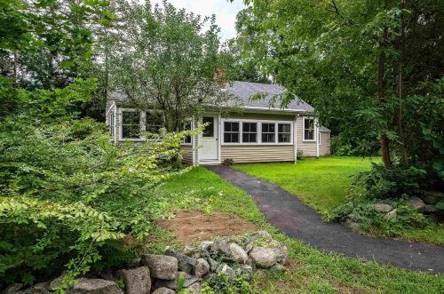 1 Garden Ln, Lee, NH 03824-3001