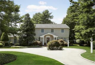 199 Split Rock Rd, Syosset, NY 11791-2197