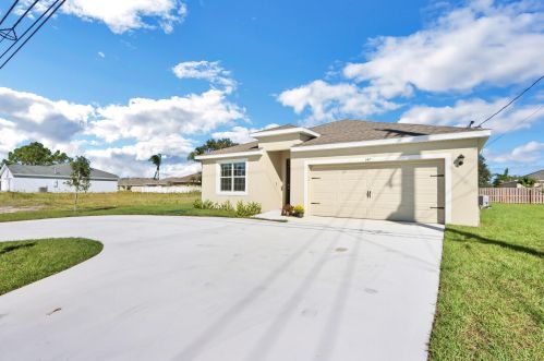 147 Becker Rd, Fort Pierce, FL