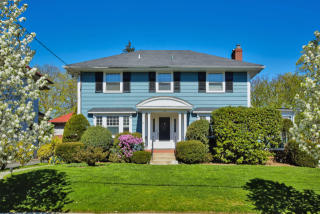 12 Summit Ave, Larchmont, NY 10538-2930