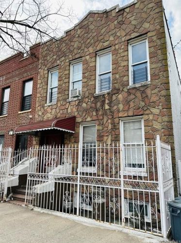 1135 Croes Ave, Bronx, NY 10472-4547