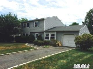 28 Harrison Ave, North Bellport, NY 11713-1102