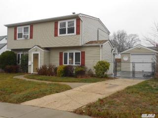 40 Farm Ln, Plainedge, NY 11756-2720