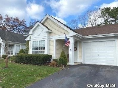 18 Oakdale Ct, Panamoka, NY 11961-1600