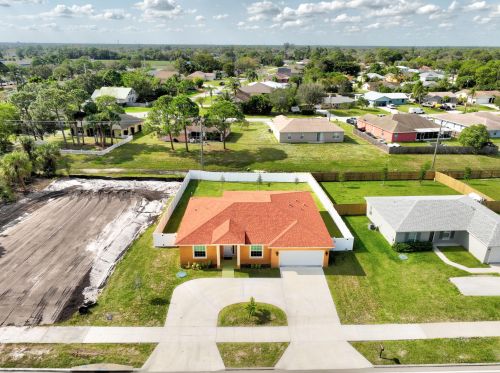 422 Airoso Blvd, Fort Pierce FL  34983-2063 exterior