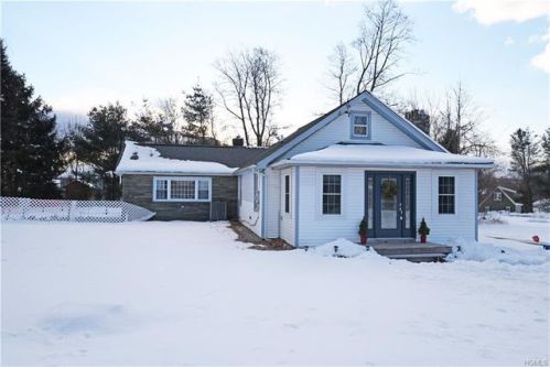 25 Cooledge Dr, Sears Corners, NY 10509-2923