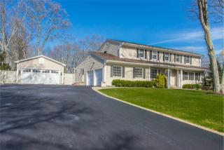 9 Neil Dr, Smithtown, NY 11787-1510