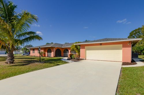 2398 Belvedere St, Fort Pierce, FL 34984-5107