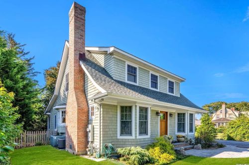 40 Sequams Ln, West Islip, NY 11795-4518