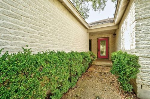 11204 Blairview Ln, Austin TX  78748-3911 exterior