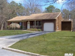 23 Cobblestone Dr, Panamoka, NY 11961-1717