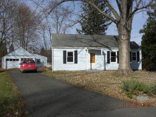 73 Hampton Rd, Elmira, NY 14904-2452