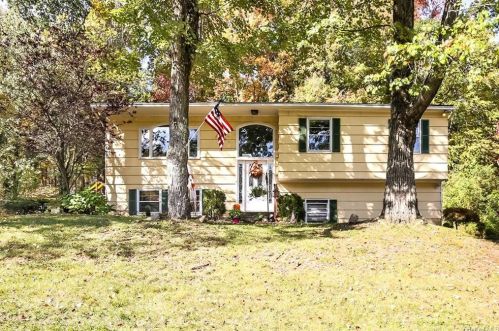 3167 Poplar St, Yorktown Hgts, NY 10598-2619