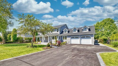 90 Wagstaff Ln, West Islip, NY 11795-5207