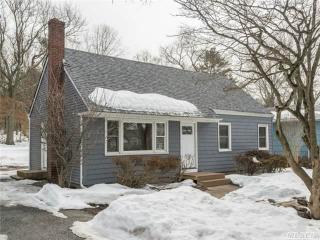 36 Juanita Ave, Hunt, NY 11743-5640