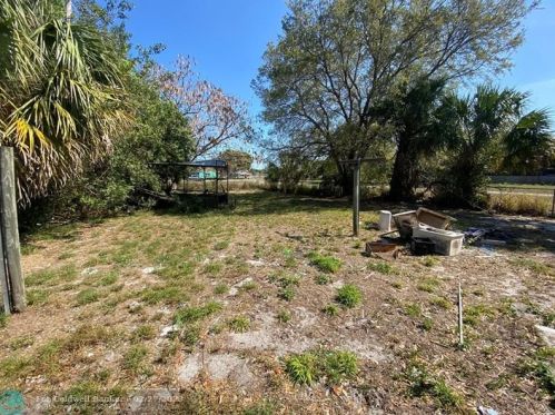 516 26th St, Fort Pierce, FL 34947-2695