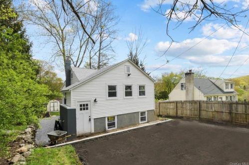 17 Lawrence Dr, Patterson, NY 12563-2030